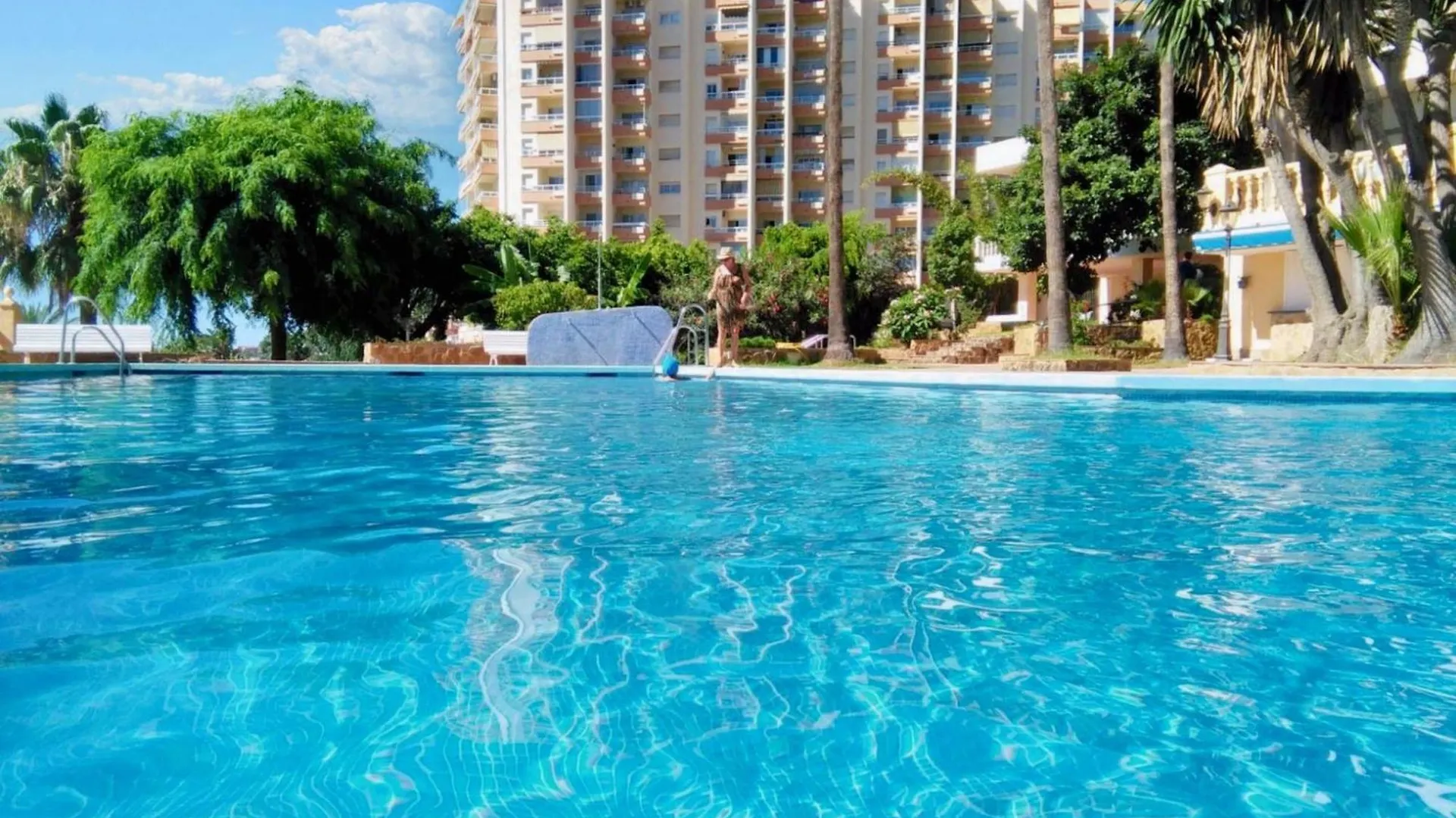 Apartment With Sea & Mountain Views In Benalmadena - 60 Sqm + Pool