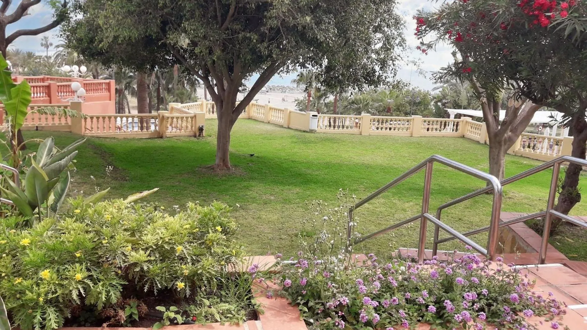 Apartment With Sea & Mountain Views In Benalmadena - 60 Sqm + Pool