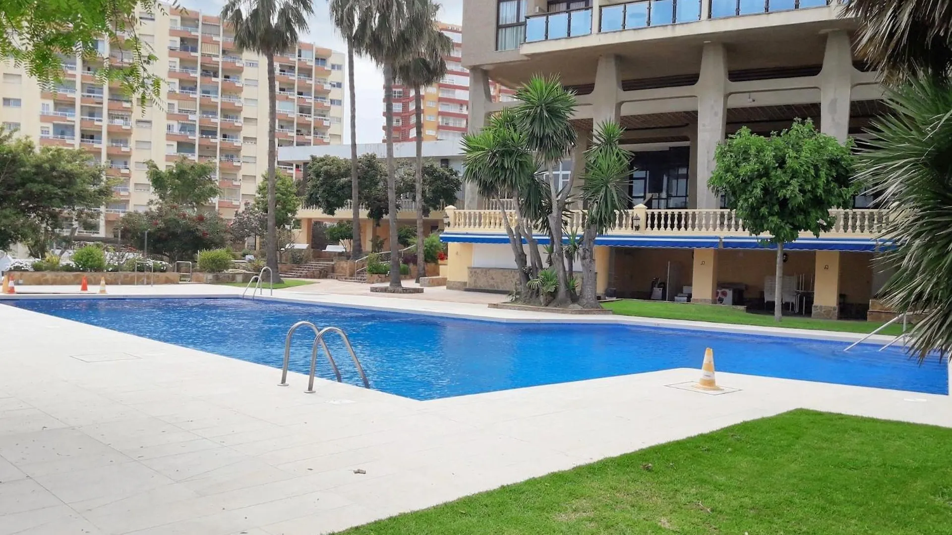 Apartment With Sea & Mountain Views In Benalmadena - 60 Sqm + Pool